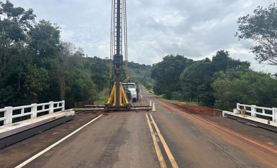 PR-439 Ponte do Rio das Cinzas em Santo Antônio da Platina - cravação de estacas das novas lajes de transferência