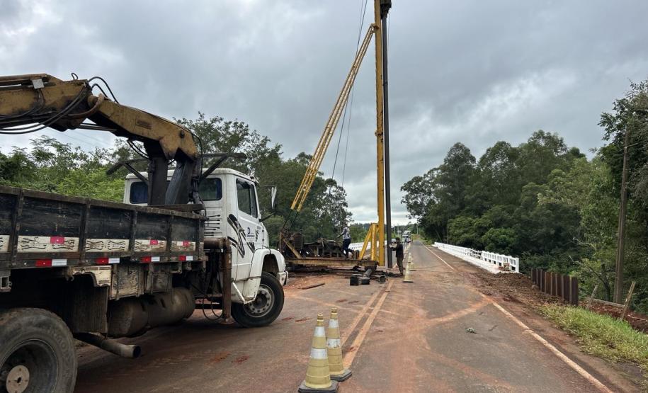 PR-439 Ponte do Rio das Cinzas em Santo Antônio da Platina - cravação de estacas das novas lajes de transferência
