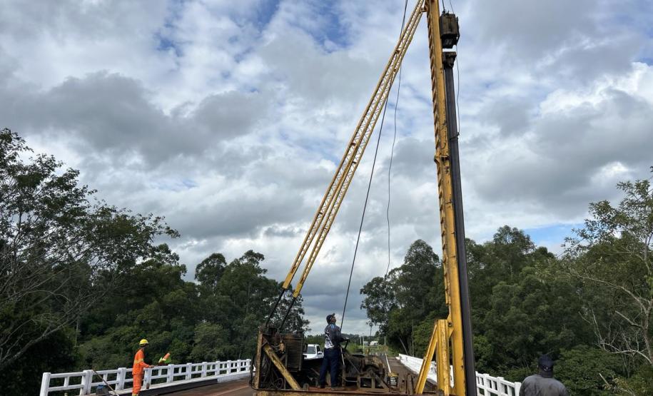 PR-439 Ponte do Rio das Cinzas em Santo Antônio da Platina - cravação de estacas das novas lajes de transferência