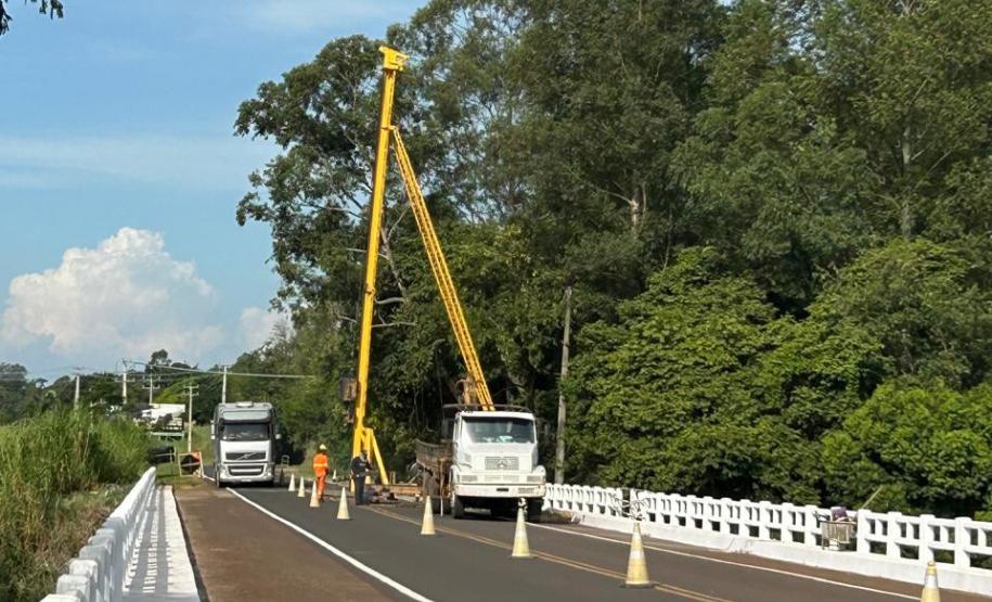 PR-439 Ponte do Rio das Cinzas em Santo Antônio da Platina - cravação de estacas das novas lajes de transferência