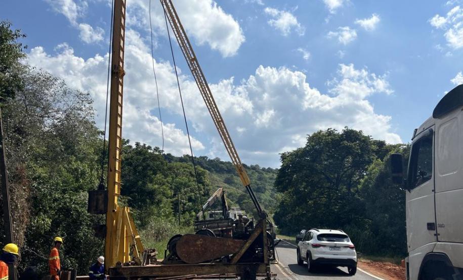 PR-439 Ponte do Rio das Cinzas em Santo Antônio da Platina - cravação de estacas das novas lajes de transferência