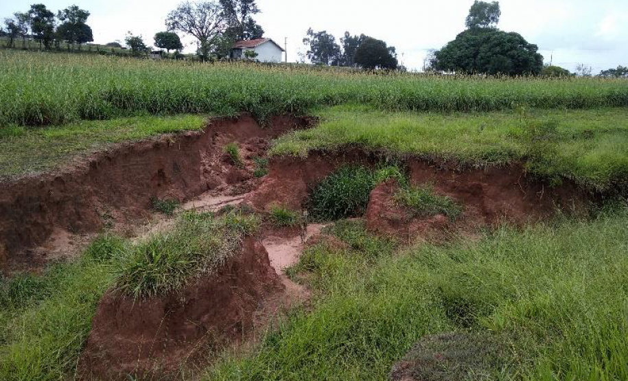 PR-550 em Munhoz de Mello - erosão