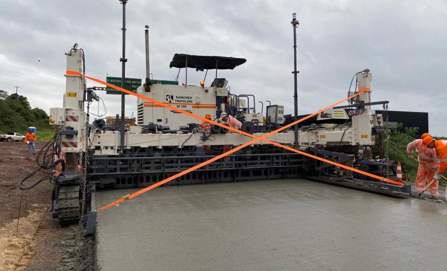 Início das placas de concreto da PRC-280 em Clevelândia