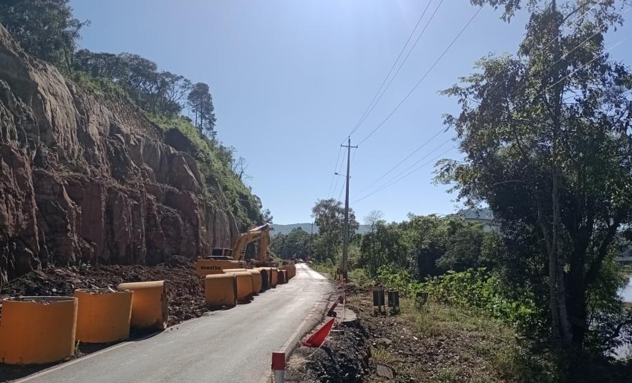 PRC-466 em União da Vitória, trecho de obra de estabilização e contenção de talude
