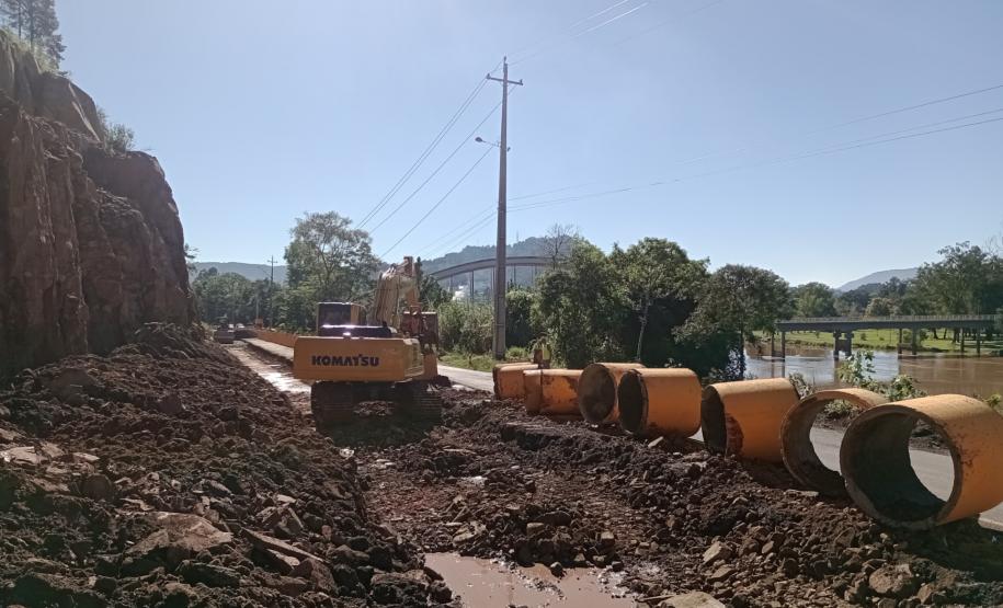 PRC-466 em União da Vitória, trecho de obra de estabilização e contenção de talude