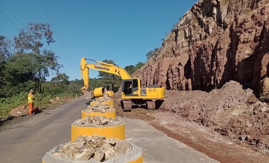 PRC-466 em União da Vitória, trecho de obra de estabilização e contenção de talude