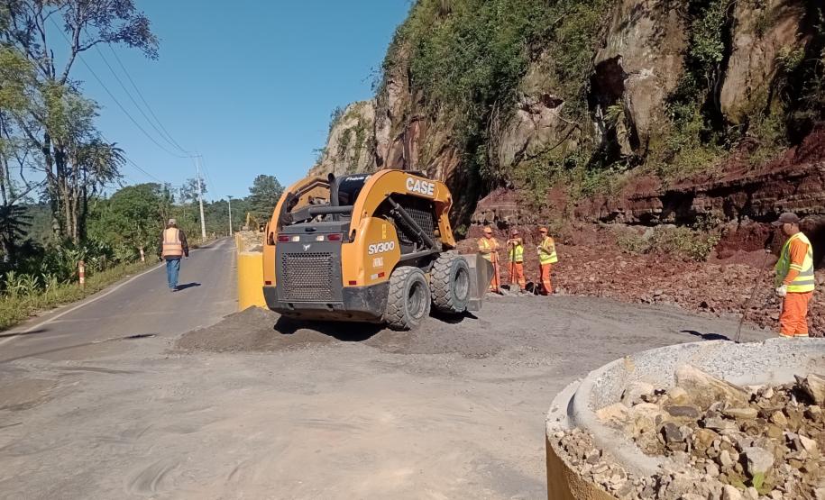 PRC-466 em União da Vitória, trecho de obra de estabilização e contenção de talude