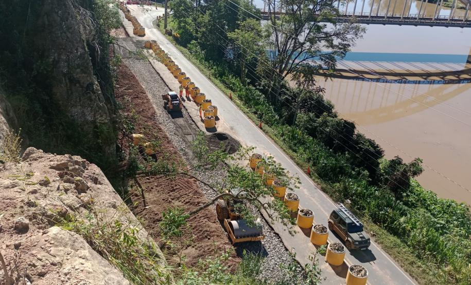 PRC-466 em União da Vitória, trecho de obra de estabilização e contenção de talude