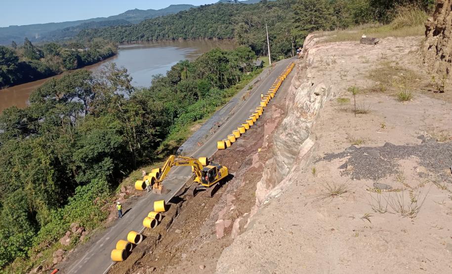 PRC-466 em União da Vitória, trecho de obra de estabilização e contenção de talude
