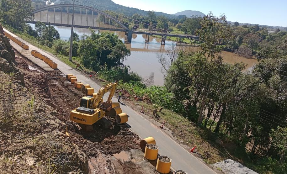 PRC-466 em União da Vitória, trecho de obra de estabilização e contenção de talude