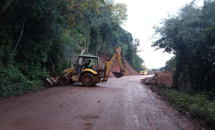 Serviços do DER/PR em rodovias estaduais do Rio Grande do Sul