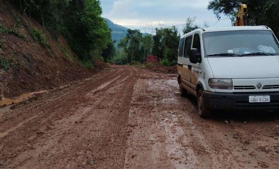 Serviços do DER/PR em rodovias estaduais do Rio Grande do Sul