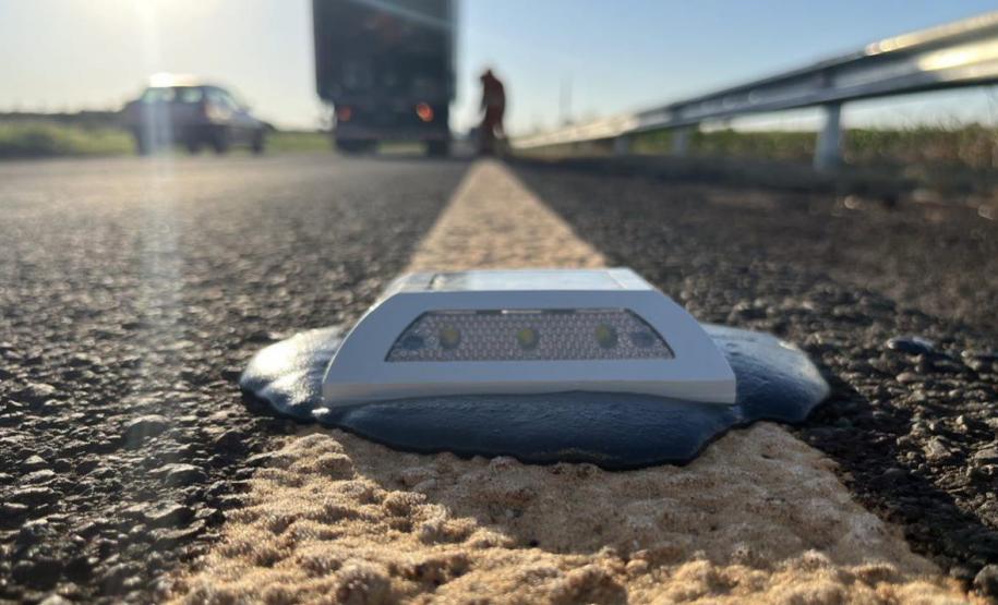 Tachas com LED na PR-545 em Londrina