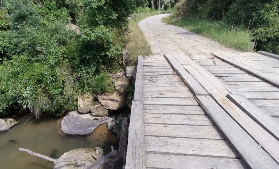 Atual ponte de madeira, que será substituída