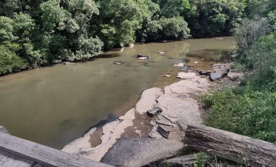 Atual ponte de madeira, que será substituída