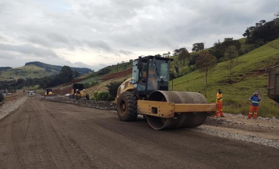 PR-239 obra de pavimentação entre Pitanga e Mato Rico