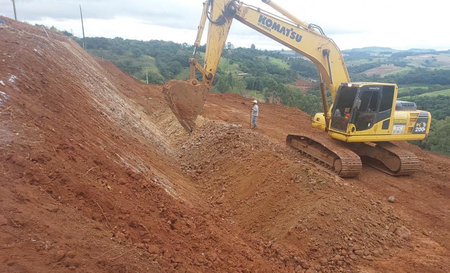 PR-239 obra de pavimentação entre Pitanga e Mato Rico