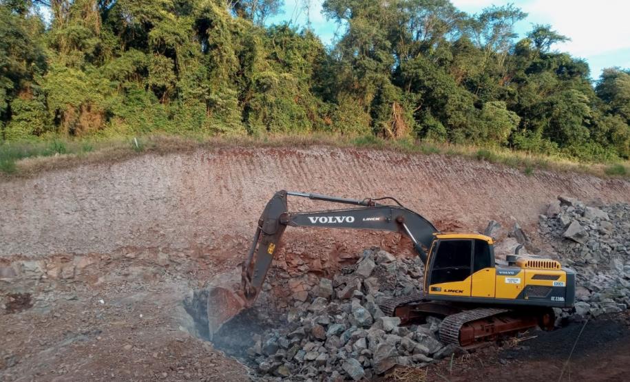 PR-239 obra de pavimentação entre Pitanga e Mato Rico