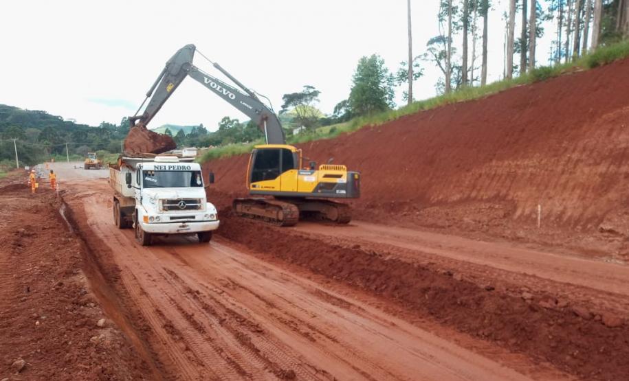 PR-239 obra de pavimentação entre Pitanga e Mato Rico