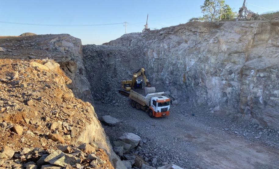 PR-239 obra de pavimentação entre Pitanga e Mato Rico