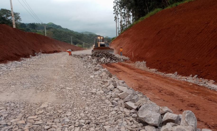 PR-239 obra de pavimentação entre Pitanga e Mato Rico