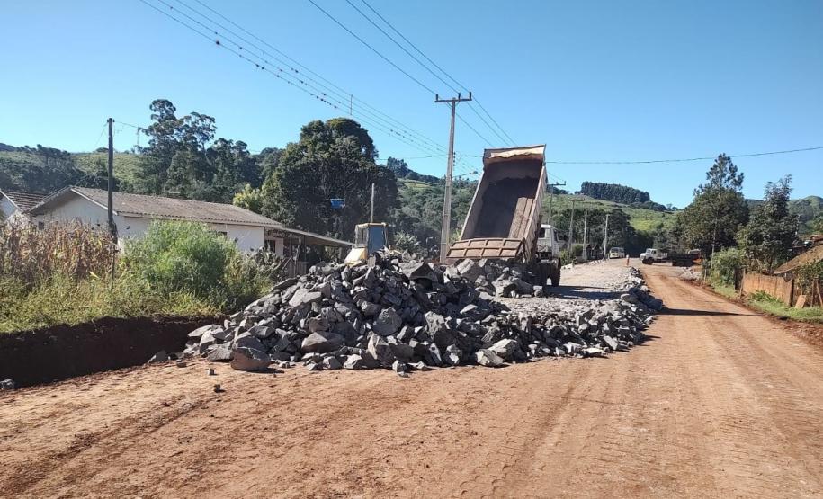 PR-239 obra de pavimentação entre Pitanga e Mato Rico