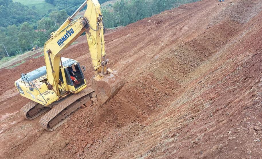 PR-239 obra de pavimentação entre Pitanga e Mato Rico