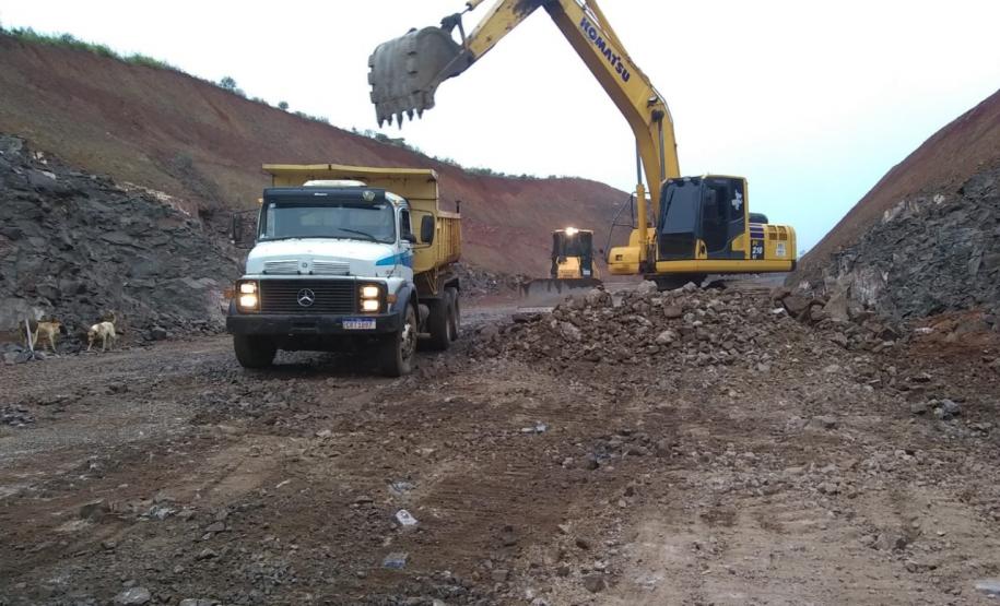 PR-239 obra de pavimentação entre Pitanga e Mato Rico