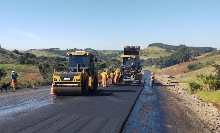 PR-239 obra de pavimentação entre Pitanga e Mato Rico