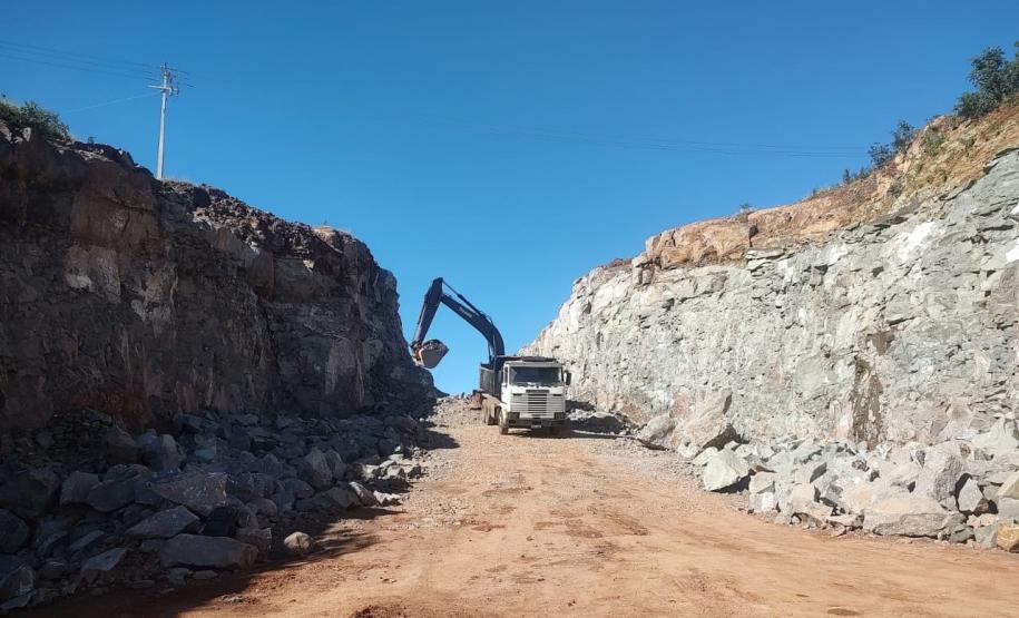 PR-239 obra de pavimentação entre Pitanga e Mato Rico