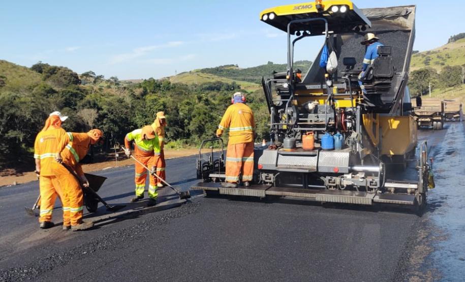 PR-239 obra de pavimentação entre Pitanga e Mato Rico