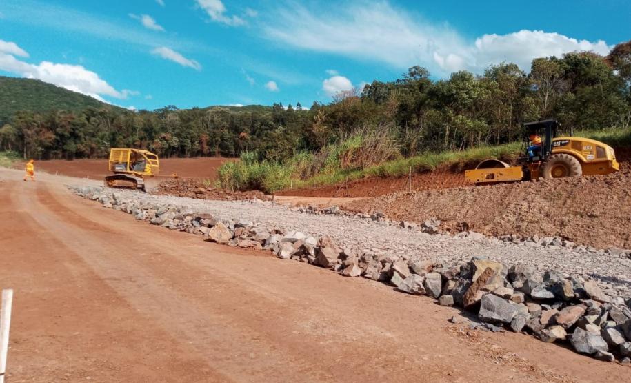 PR-239 obra de pavimentação entre Pitanga e Mato Rico
