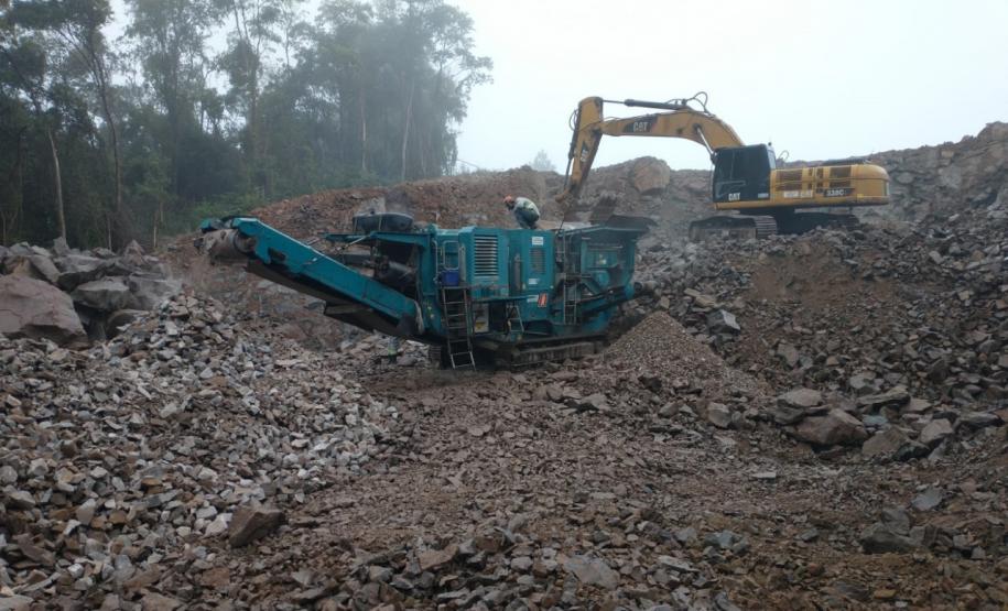 PR-239 obra de pavimentação entre Pitanga e Mato Rico