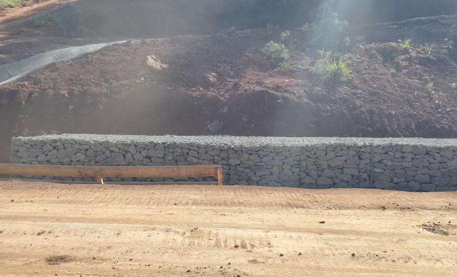 PR-239 obra de recuperação emergencial de talude em Pitanga