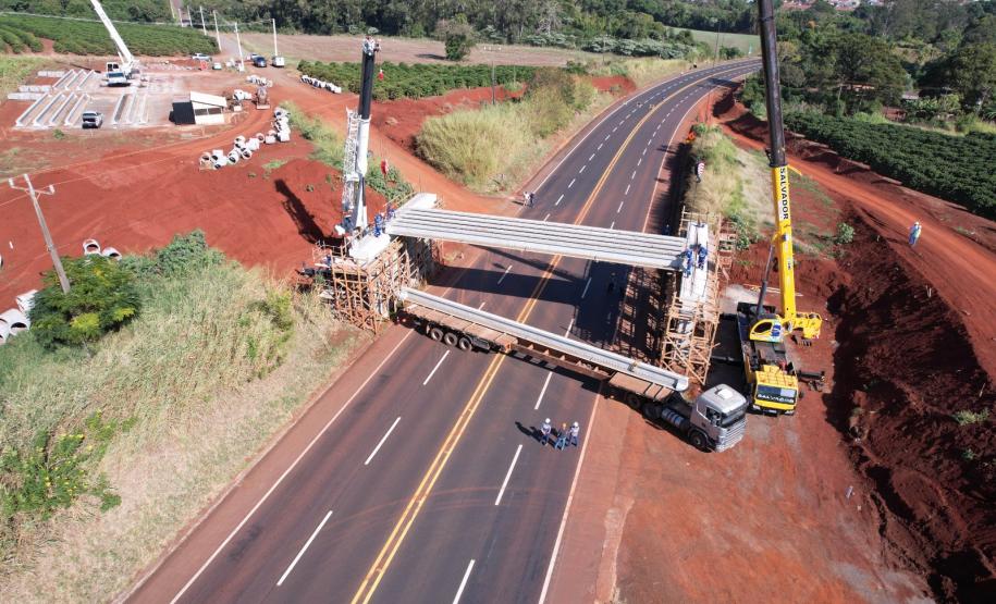 Lançamento de vigas em viadutos da PR-444, já concluído
