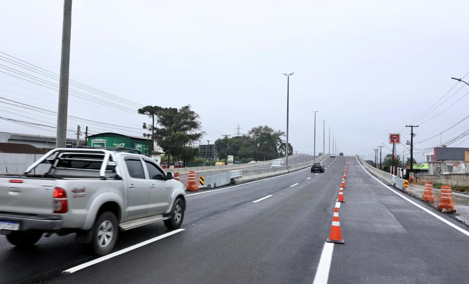 Viaduto da BR-376 em São José dos Pinhais com pista superior liberada