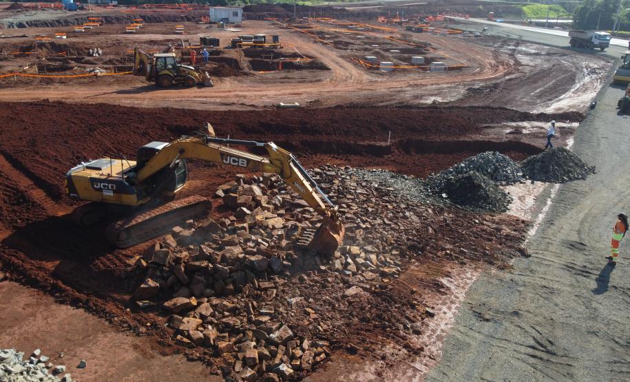 Pátio da aduana Brasil - Argentina por onde passará o desvio para a Ponte Tancredo Neves