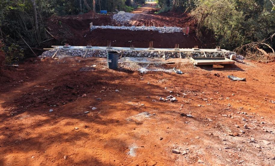 Serviços na nova ponte sobre o Rio Melissa na PR-180 em Cascavel