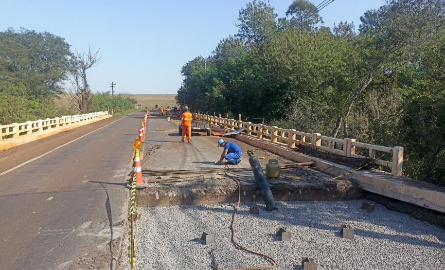Reforma da ponte sobre o Rio do Açu na PR-364 em Terra Roxa