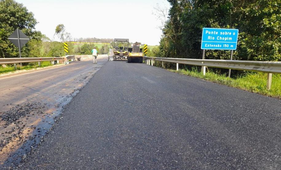 Serviços em andamento na ponte sobre o Rio Chopim