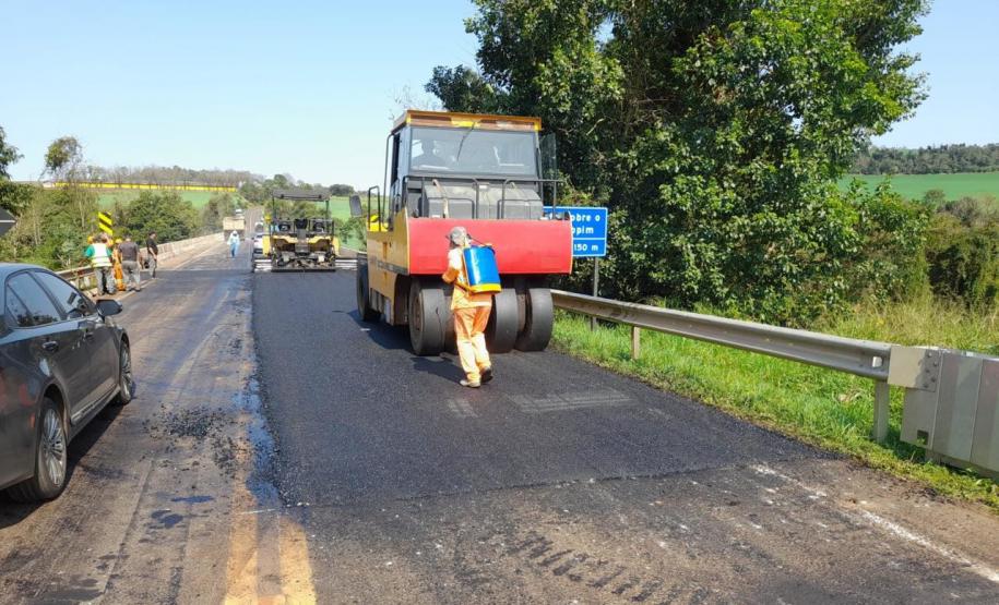 Serviços em andamento na ponte sobre o Rio Chopim