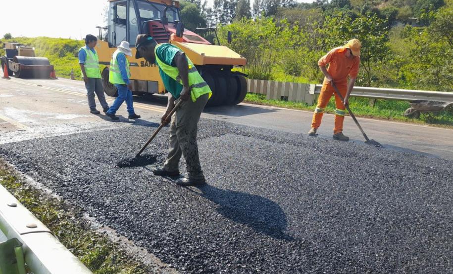 Serviços em andamento na ponte sobre o Rio Chopim