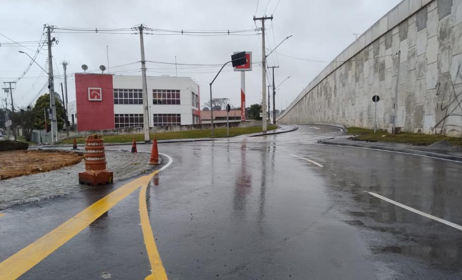 Novo viaduto de São José dos Pinhais, com passagem inferior liberada