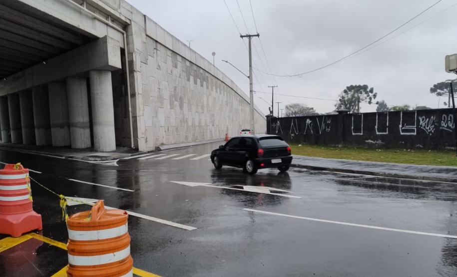 Novo viaduto de São José dos Pinhais, com passagem inferior liberada