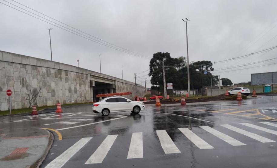 Novo viaduto de São José dos Pinhais, com passagem inferior liberada