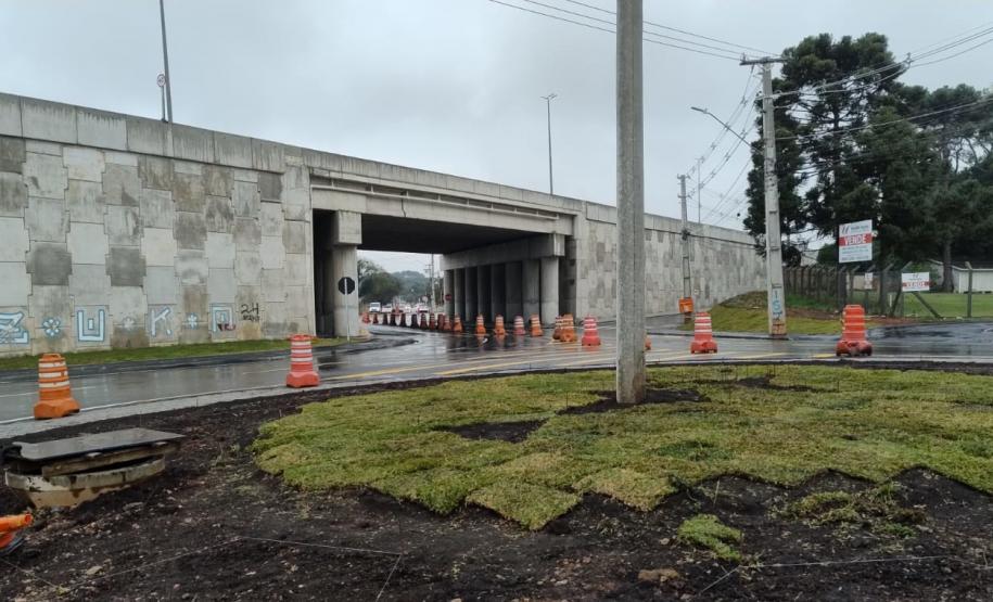 Novo viaduto de São José dos Pinhais, com passagem inferior liberada