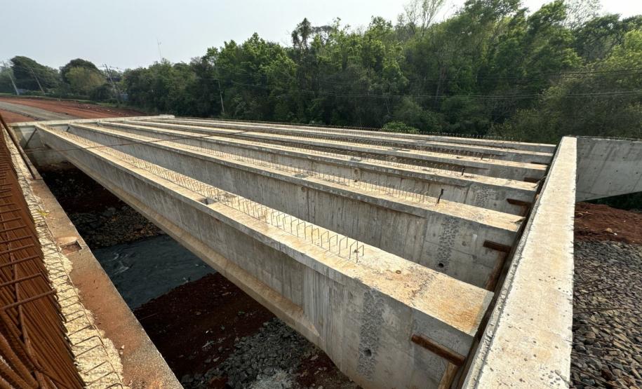 BR-469 lançamento de vigas da nova ponte sobre o Rio Tamanduá