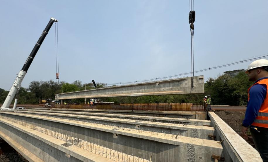 BR-469 lançamento de vigas da nova ponte sobre o Rio Tamanduá
