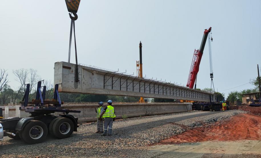 BR-469 lançamento de vigas da nova ponte sobre o Rio Tamanduá