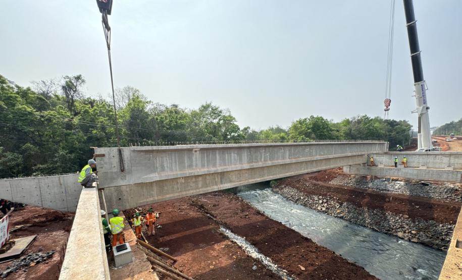BR-469 lançamento de vigas da nova ponte sobre o Rio Tamanduá